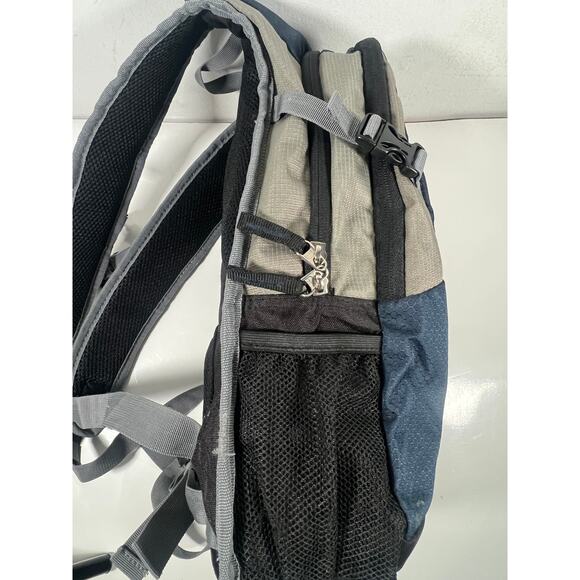 Wenzel Air Channel Blue/Gray Hiking Camping Backpack 16 x 8 x 4 - Picture 4 of 16